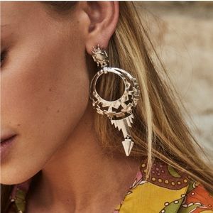 Kendra Scott Shiva Statement Earrings in Silver